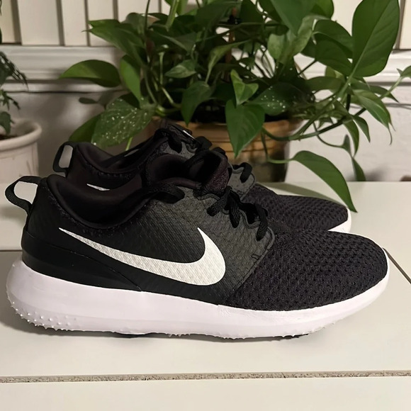 Nike Other - Nike Rosche Run Golf Shoes Men’s Size 7Y